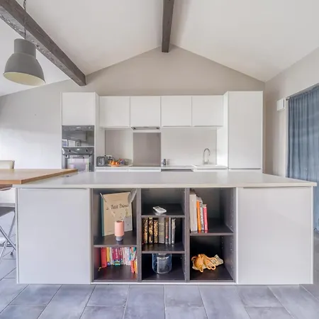 Spacious And Bright Haven Of Peace 아파트 보르도